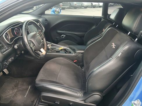 Used 2016 Dodge Challenger R/T Scat Pack w/ Leather Interior Group RWD image 9