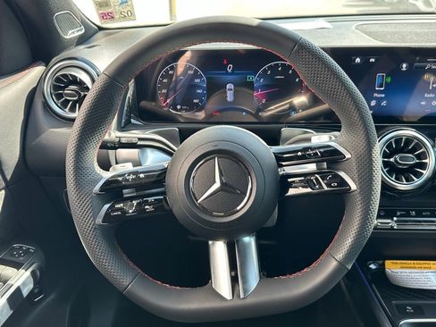 Used 2024 Mercedes-Benz GLB 250 image 18