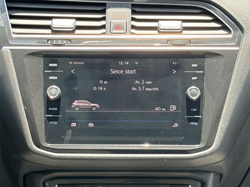 Used 2018 Volkswagen Tiguan SEL AWD/4WD image 29