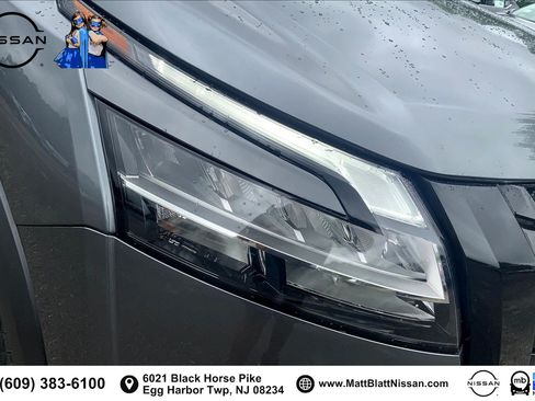 Used 2024 Nissan Pathfinder Platinum w/ Lighting Package (N93) AWD/4WD image 28