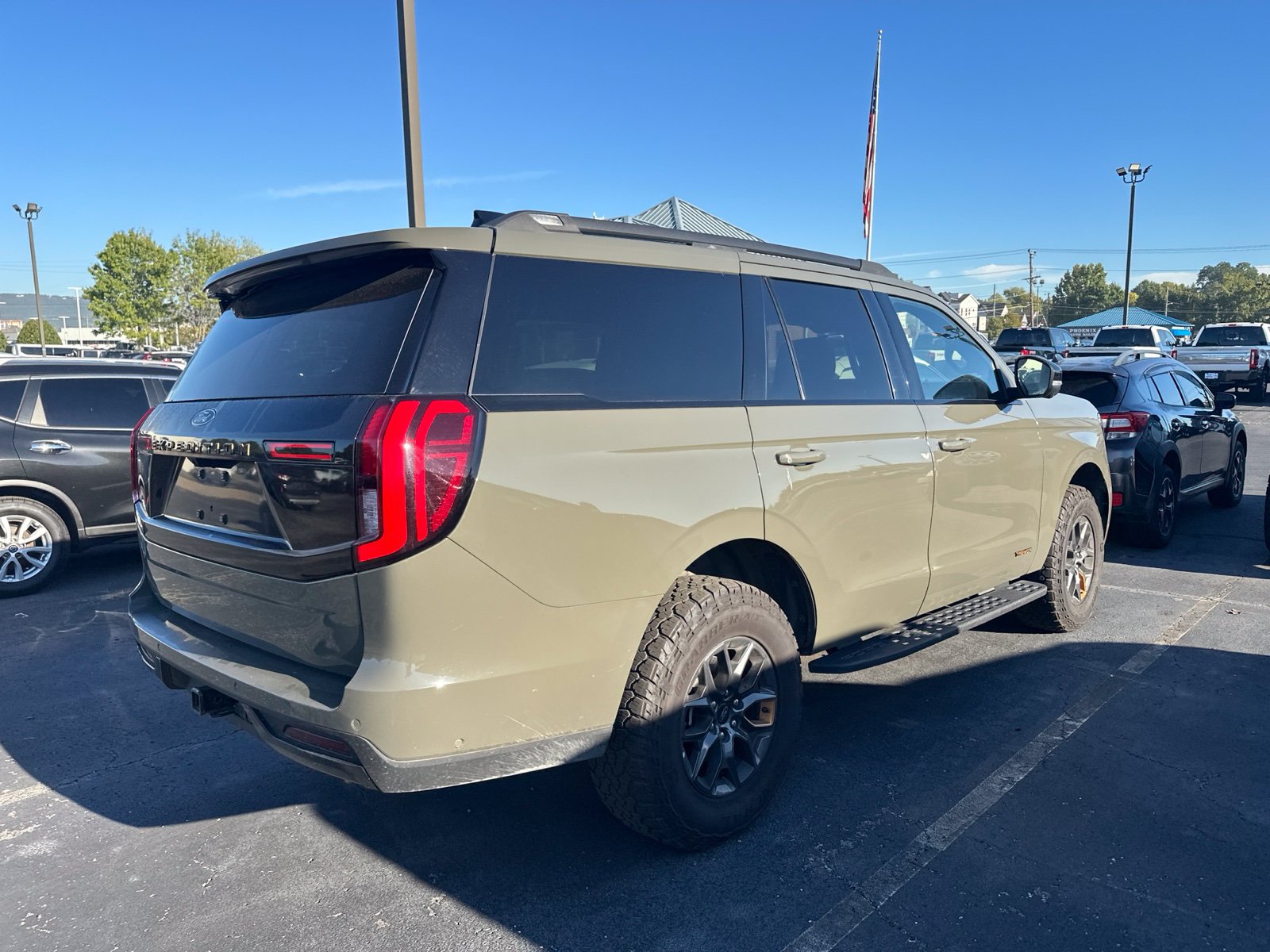 Used 2025 Ford Expedition Tremor AWD/4WD image 3
