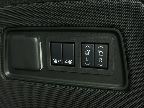 Used 2025 Cadillac Escalade ESV Sport Platinum image 15