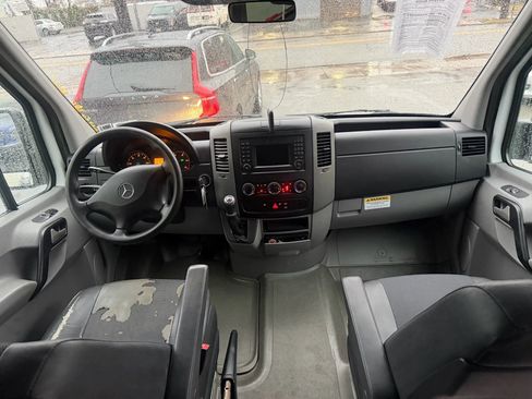 Used 2015 Mercedes-Benz Sprinter 2500 image 26