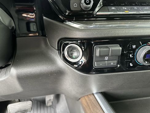 Used 2025 Chevrolet Silverado 1500 High Country w/ Midnight Edition AWD/4WD image 17