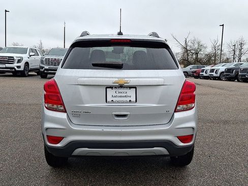 Used 2020 Chevrolet Trax LT w/ LT Convenience Package image 9