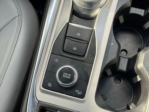 Used 2021 Ford Explorer XLT w/ Equipment Group 202A image 35