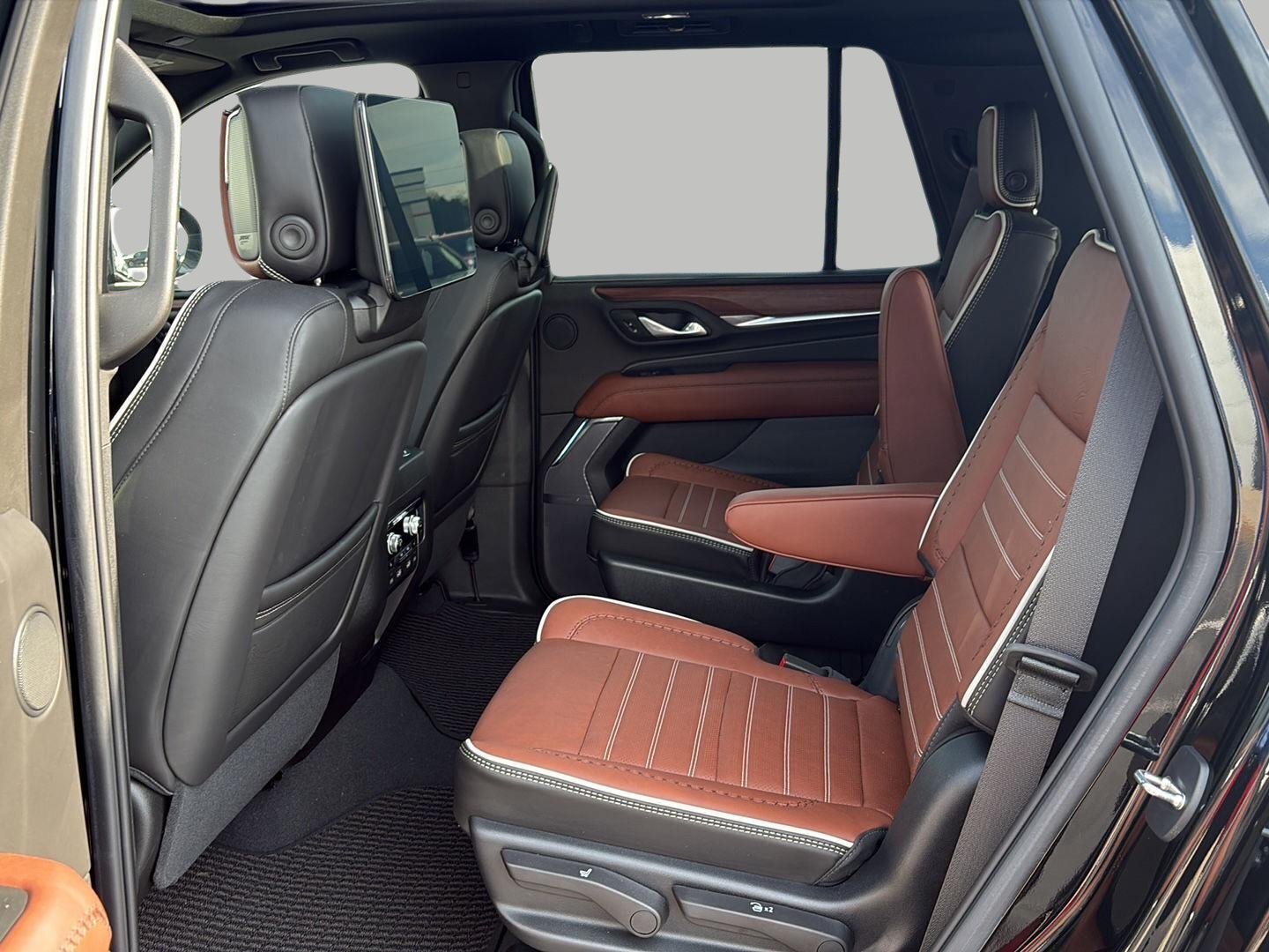 Used 2023 GMC Yukon Denali Ultimate AWD/4WD image 16