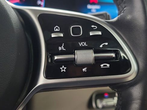 Used 2023 Mercedes-Benz GLB 250 4MATIC w/ Premium Package image 41