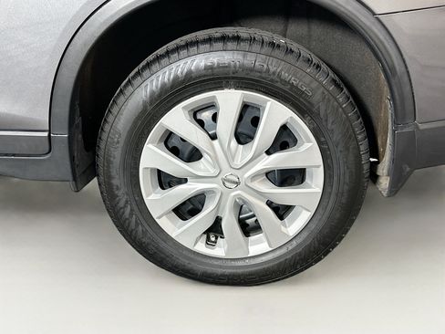 Used 2018 Nissan Rogue S AWD/4WD image 11