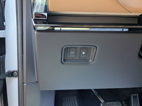 Used 2025 Land Rover Range Rover Sport Dynamic SE image 16