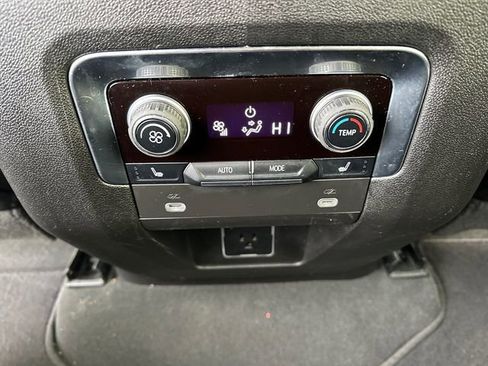 Used 2024 Chevrolet Suburban Premier image 12