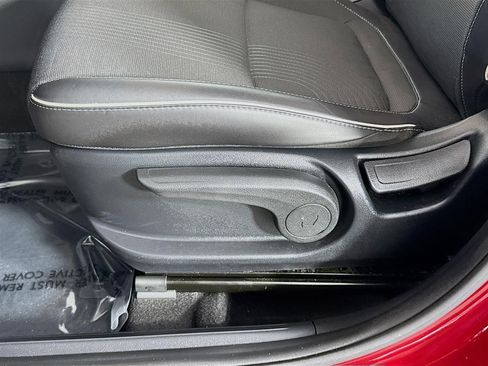 Used 2024 Hyundai Venue Limited image 21