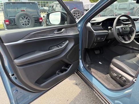 New 2026 Jeep Grand Cherokee L Limited w/ MOPAR Finishing Package AWD/4WD image 11