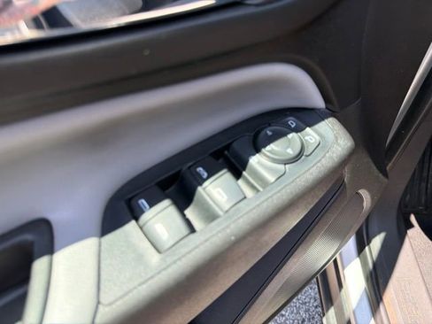 Used 2019 Chevrolet Equinox LS w/ LS Convenience Package FWD image 8