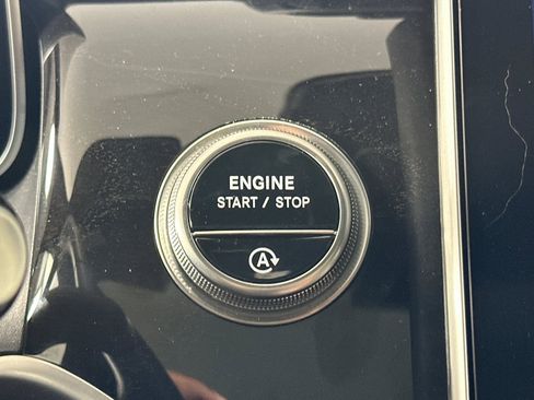 Used 2025 Mercedes-Benz GLC 300 image 21