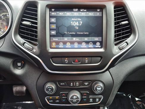 Used 2021 Jeep Cherokee Latitude Lux w/ Sun & Sound Group AWD/4WD image 13