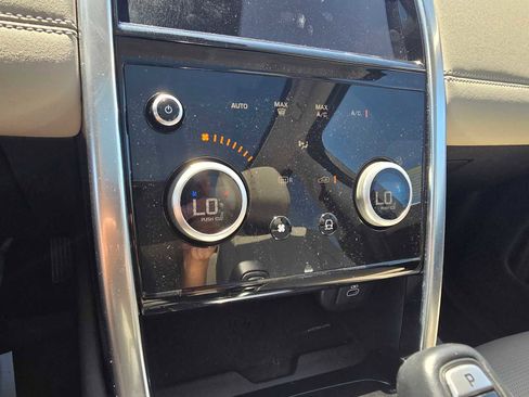 Used 2023 Land Rover Discovery Sport SE image 27