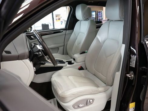 Used 2020 Porsche Macan S image 2