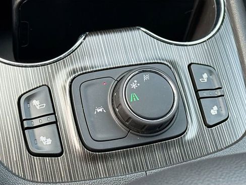 Used 2023 GMC Acadia SLT image 22