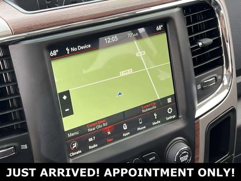 Used 2018 RAM 1500 Laramie w/ Convenience Group AWD/4WD image 18