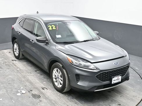Used 2022 Ford Escape SE image 19