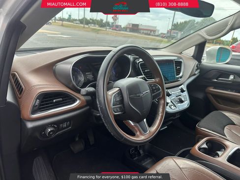 Used 2017 Chrysler Pacifica Limited FWD image 8