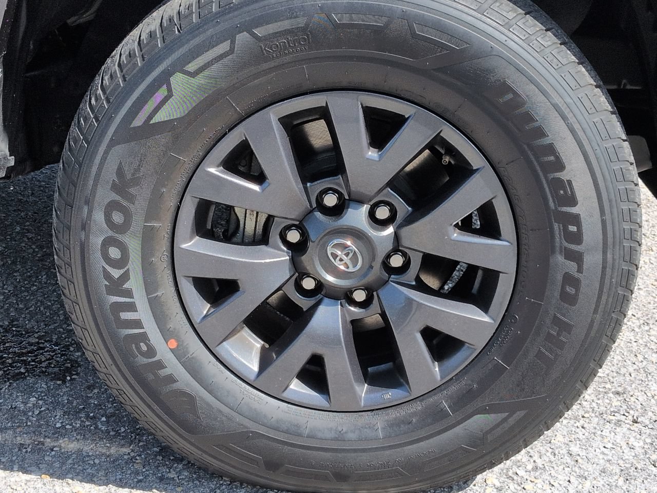 Used 2023 Toyota Tacoma SR5 AWD/4WD image 11