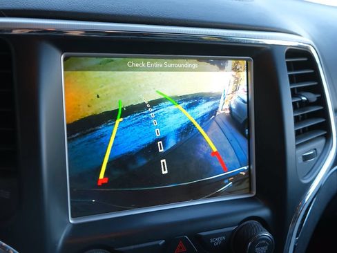 Used 2018 Jeep Grand Cherokee Summit w/ Skid Plate Group AWD/4WD image 22
