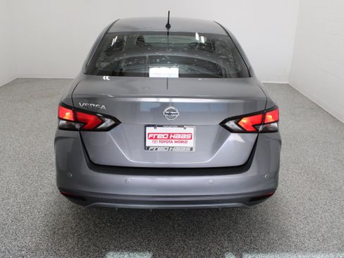 Used 2020 Nissan Versa S FWD image 8