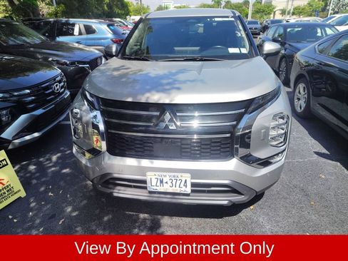 Used 2025 Mitsubishi Outlander SE AWD/4WD image 2
