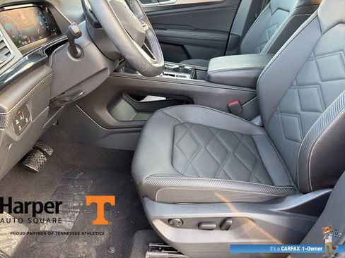 Used 2025 Volkswagen Atlas Cross Sport SE w/ Panoramic Sunroof Package image 13