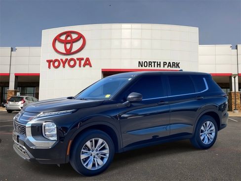 Used 2025 Mitsubishi Outlander ES image 1