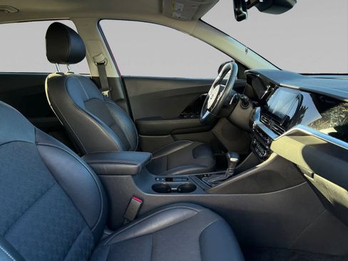 Used 2020 Kia Niro Touring image 15