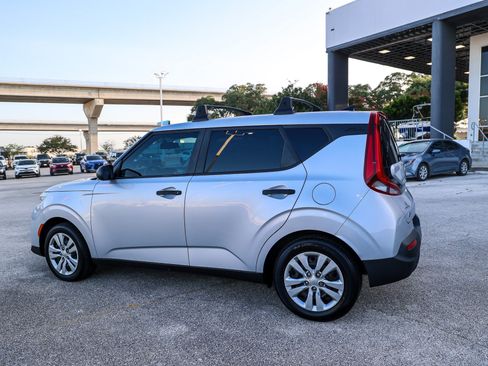 Used 2020 Kia Soul LX FWD image 10
