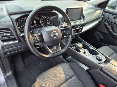 Used 2025 Nissan Rogue SV AWD/4WD image 10