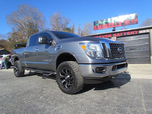 Used 2017 Nissan Titan SV image 1