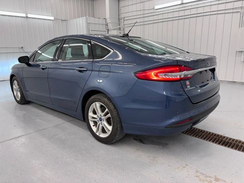 Used 2018 Ford Fusion SE w/ Fusion SE Technology Package FWD image 6