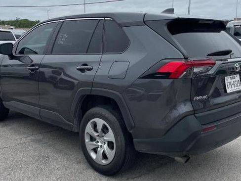 Used 2022 Toyota RAV4 LE FWD image 3