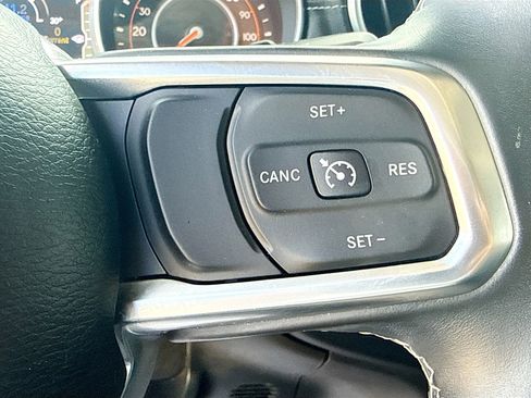 Used 2018 Jeep Wrangler Unlimited Sahara AWD/4WD image 35
