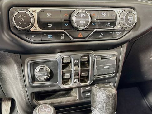 Used 2023 Jeep Wrangler Unlimited AWD/4WD image 16
