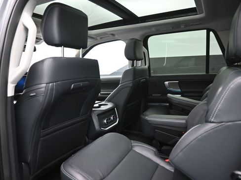 New 2025 Ford Expedition Platinum w/ Driver's Package image 25