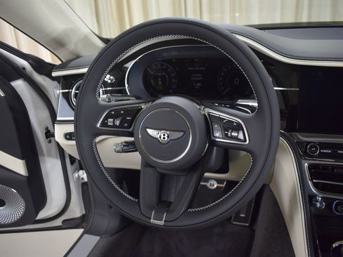 New 2025 Bentley Flying Spur Plug-In Hybrid image 4