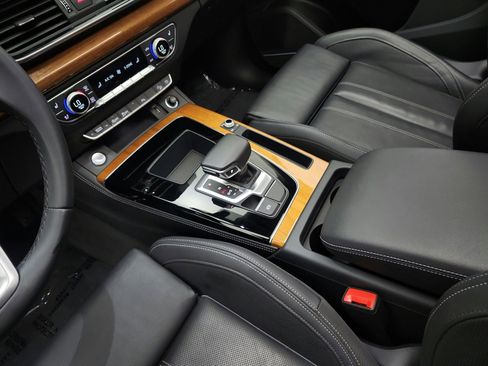 Used 2023 Audi Q5 2.0T Premium Plus w/ Premium Plus Package AWD/4WD image 11