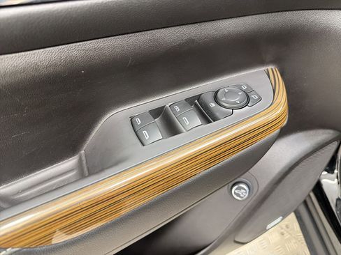 Used 2021 GMC Acadia SLE w/ Driver Convenience Package image 12