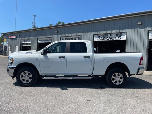Used 2024 RAM 2500 Big Horn AWD/4WD image 4