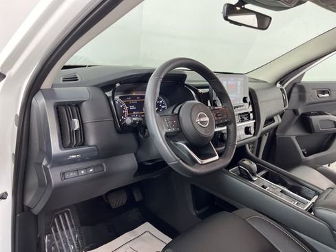 Used 2024 Nissan Pathfinder SL image 19