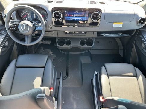 New 2025 Mercedes-Benz Sprinter 2500 image 13