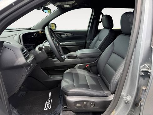 Used 2025 Chevrolet Traverse LT AWD/4WD image 10