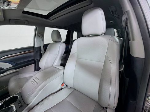 Used 2014 Toyota Highlander Limited w/ Driver Technology Package AWD/4WD image 12