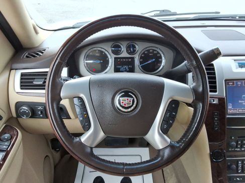Used 2012 Cadillac Escalade ESV Luxury AWD/4WD image 11